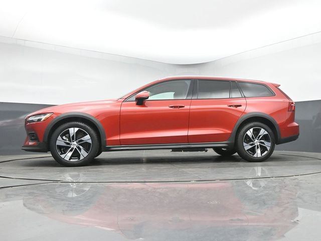 Used 2025 Volvo V60 B5 Cross Country Plus AWD/4WD image 38