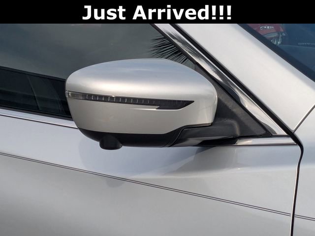 Used 2018 Nissan Rogue SL w/ Premium Package image 10