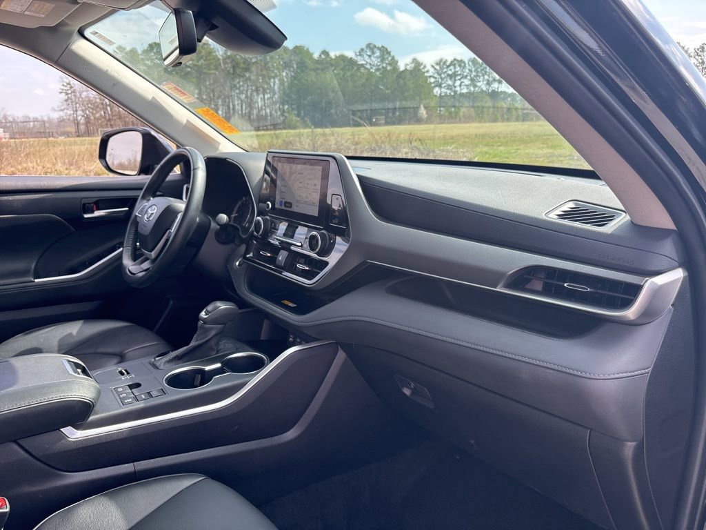 Certified 2024 Toyota Highlander XLE image 39