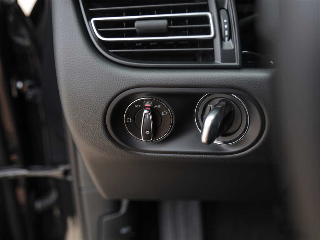 Used 2025 Porsche Macan image 20