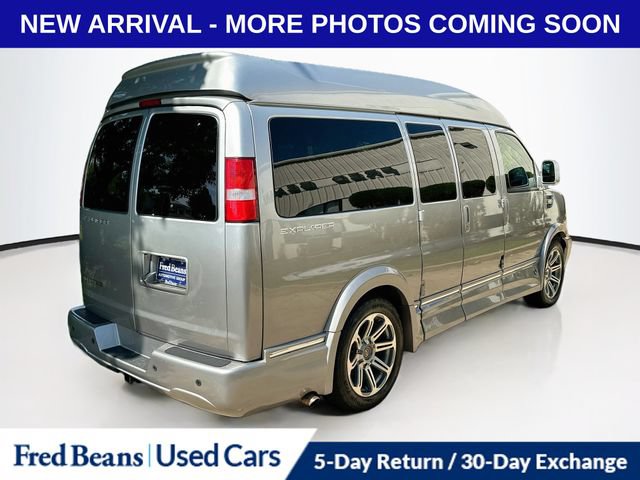 Used 2018 Chevrolet Express 2500 w/ Enhanced Convenience Package RWD image 9
