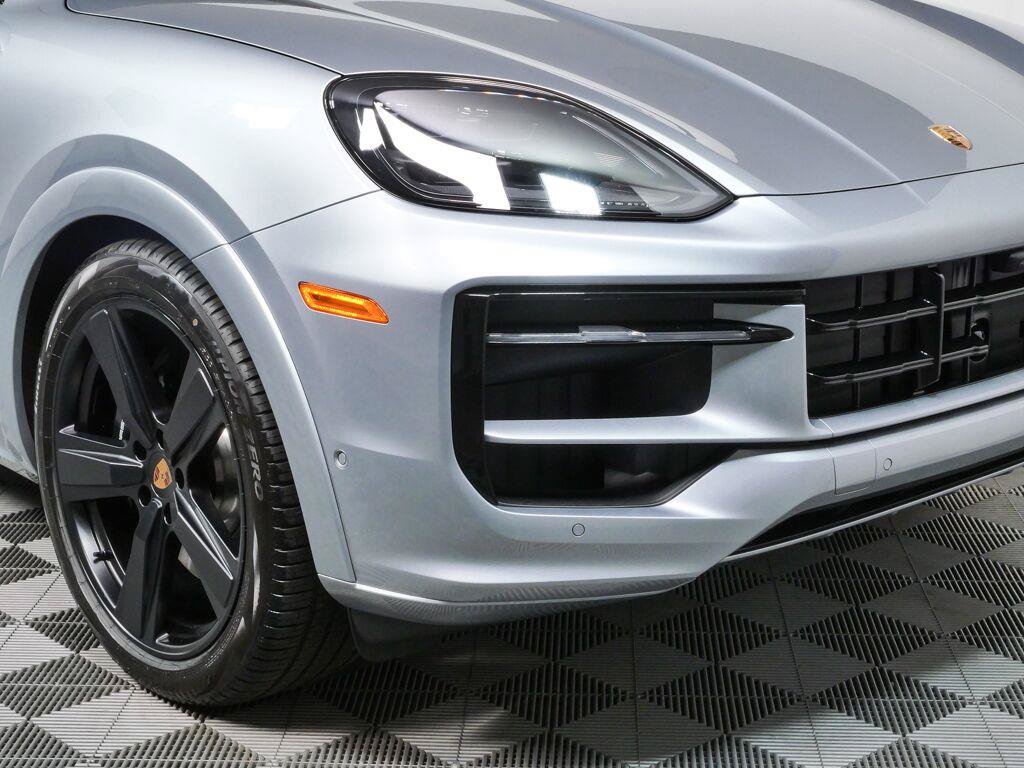 New 2026 Porsche Cayenne GTS AWD/4WD image 39