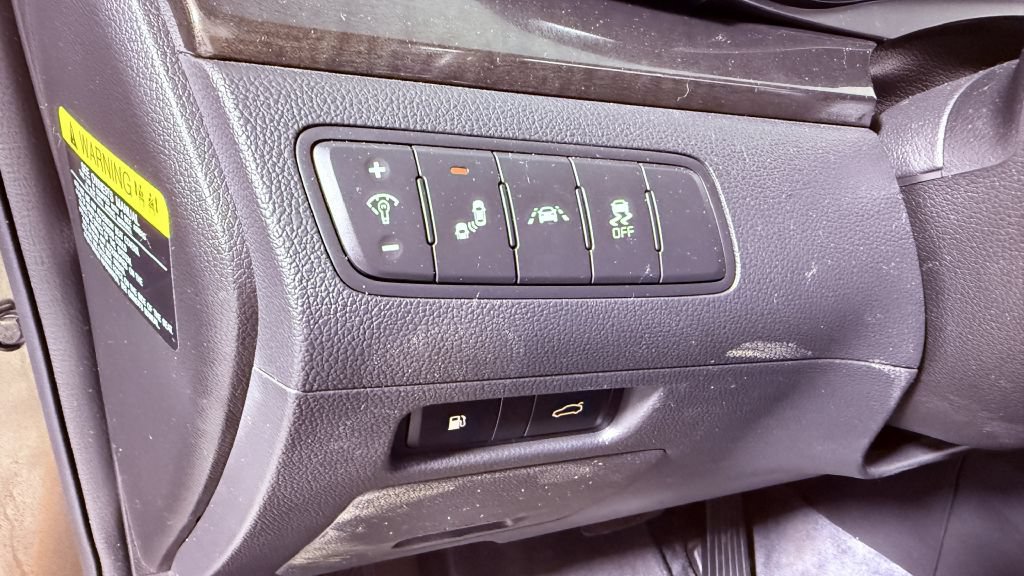 Used 2014 Kia Cadenza Premium w/ Technology Package FWD image 11