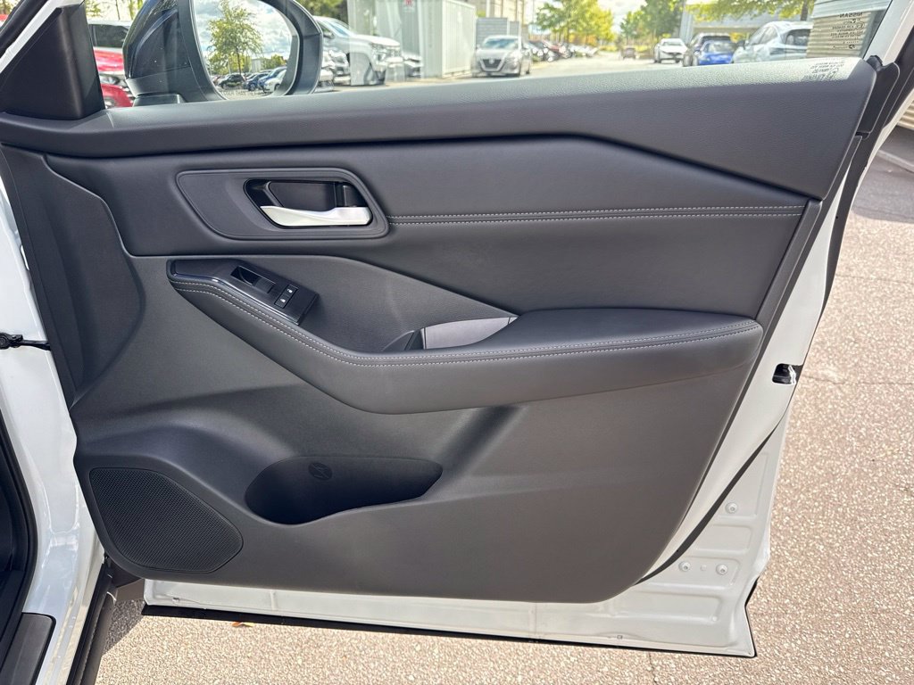 Certified 2026 Nissan Rogue Dark Armor FWD image 25