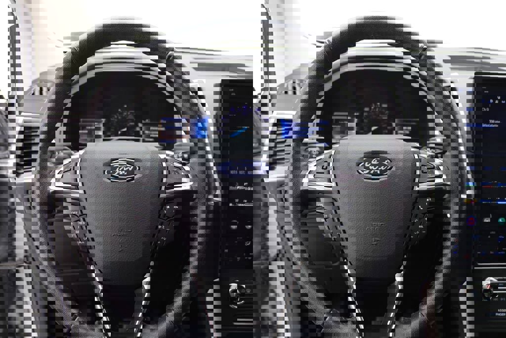 Used 2024 Ford Edge SEL image 17