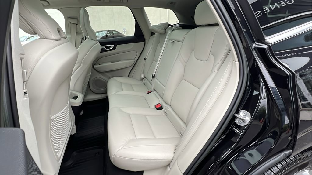 Used 2022 Volvo XC60 B5 Momentum w/ Climate Package image 38
