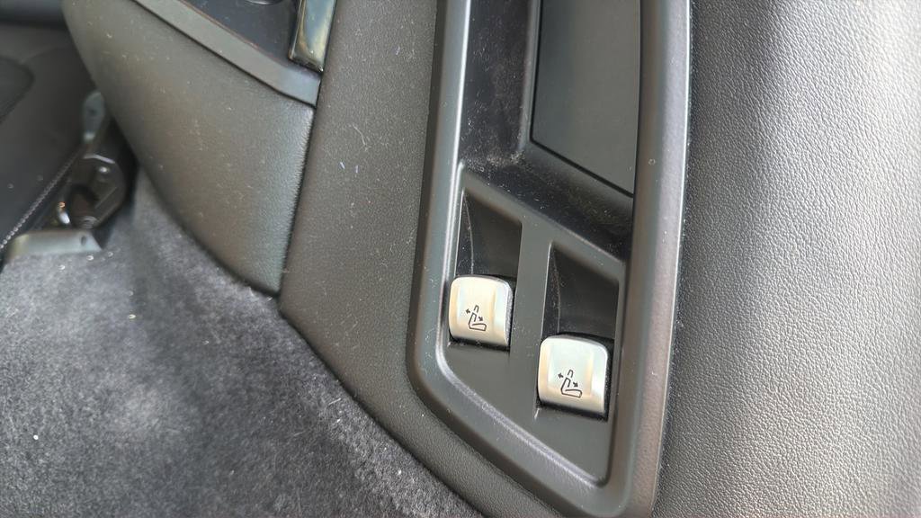 Used 2024 BMW X7 xDrive40i w/ Climate Comfort Package image 17