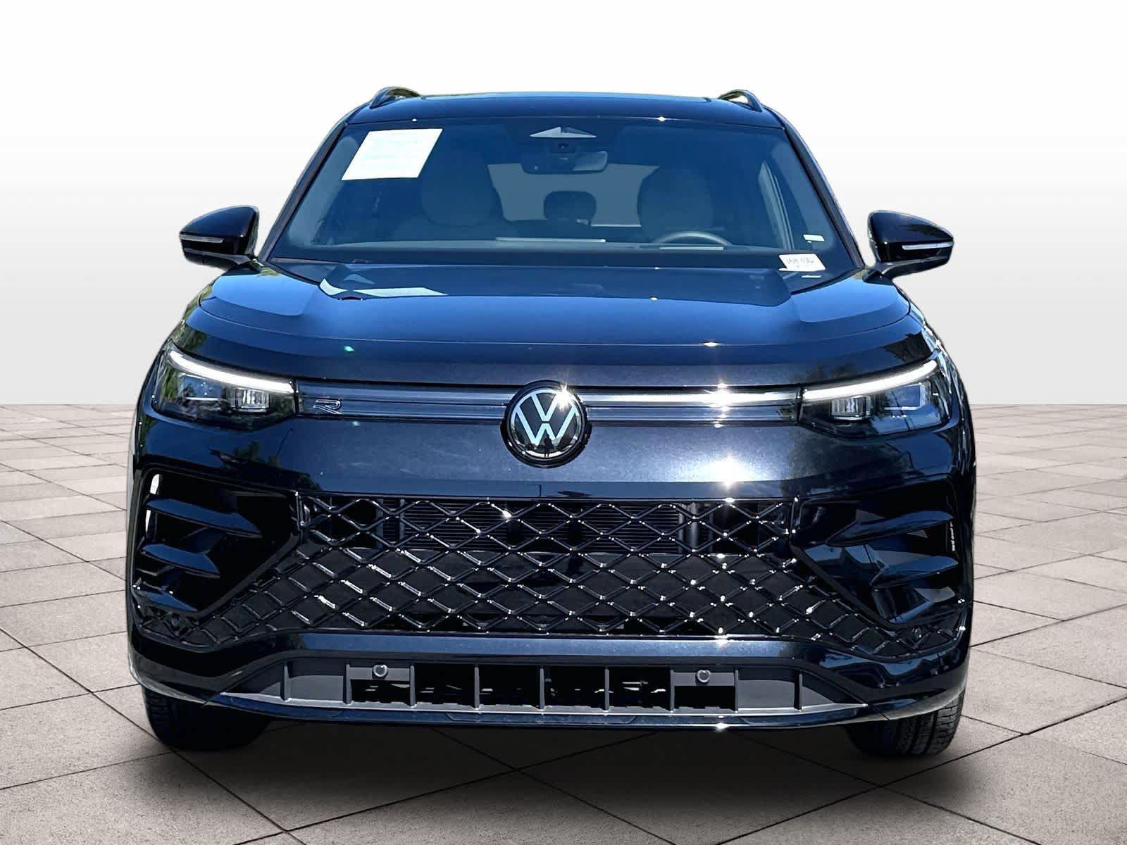 Used 2026 Volkswagen Tiguan SE R-Line AWD/4WD image 3