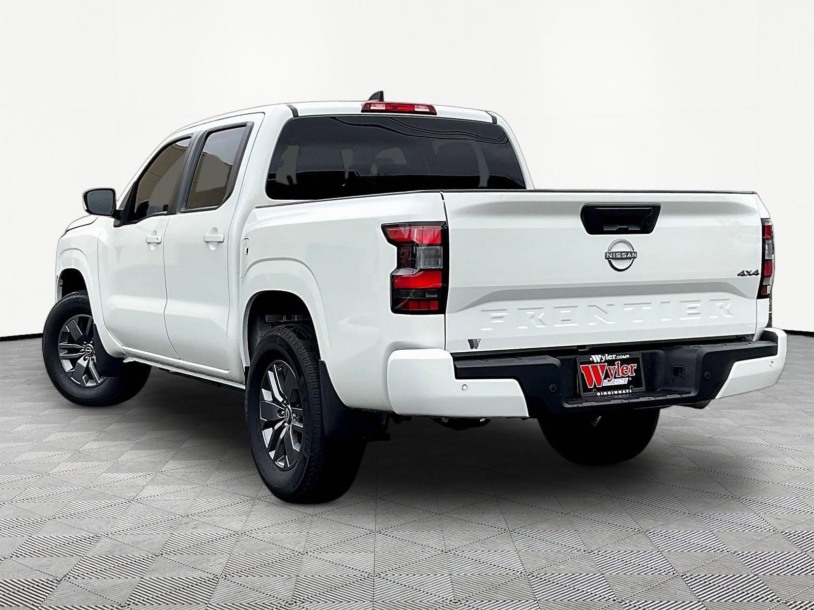 Used 2025 Nissan Frontier SV AWD/4WD image 4