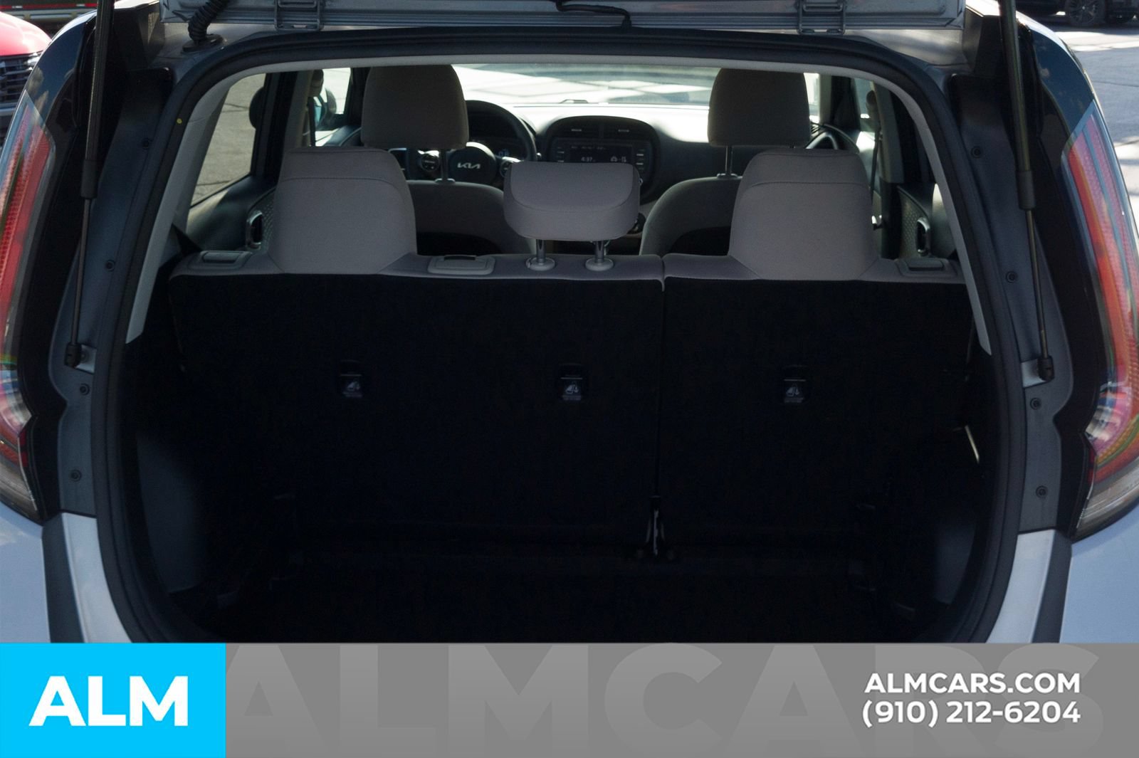 Used 2025 Kia Soul LX w/ LX Technology Package FWD image 8