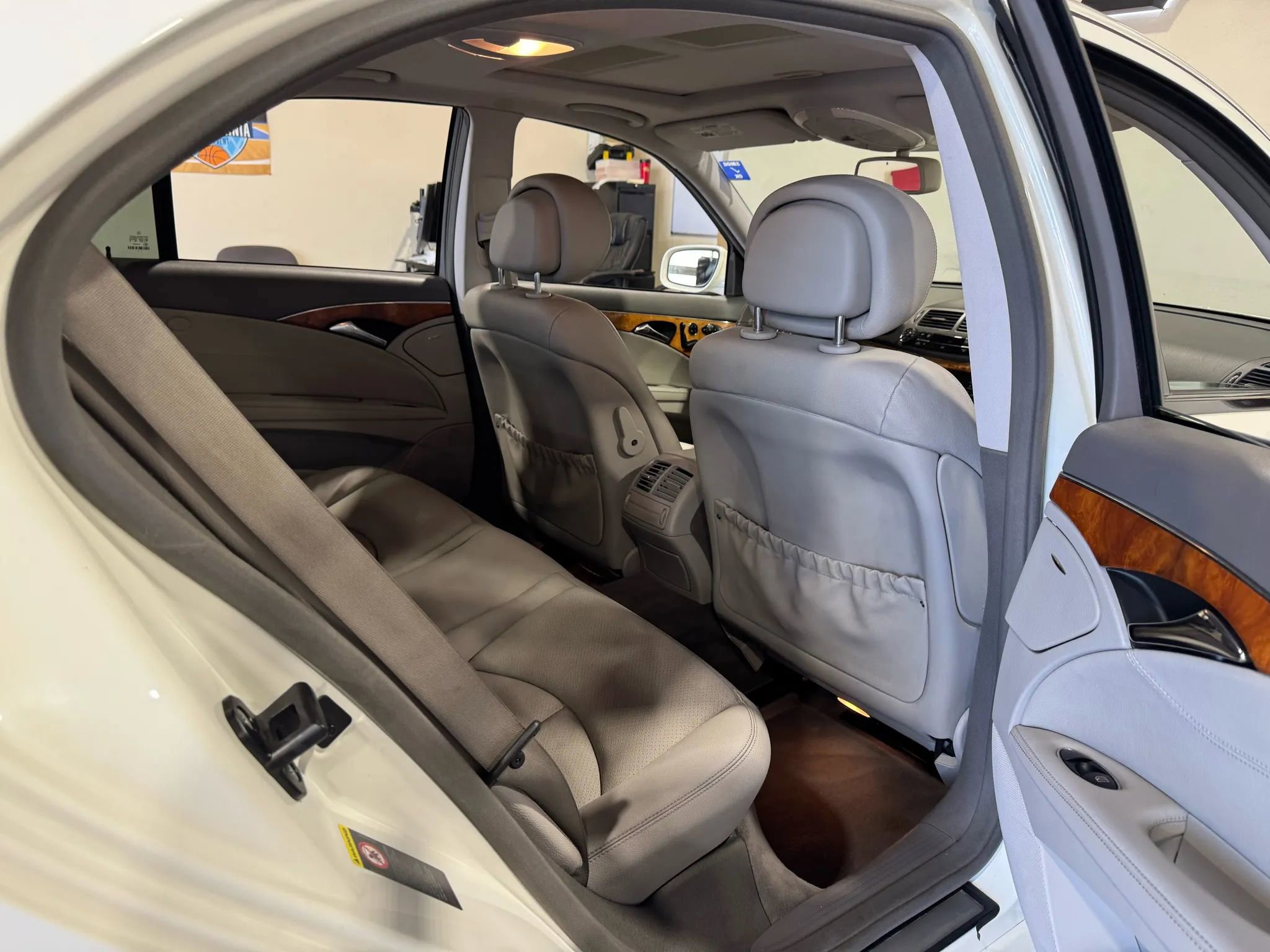 Used 2009 Mercedes-Benz E 350 Sedan image 17