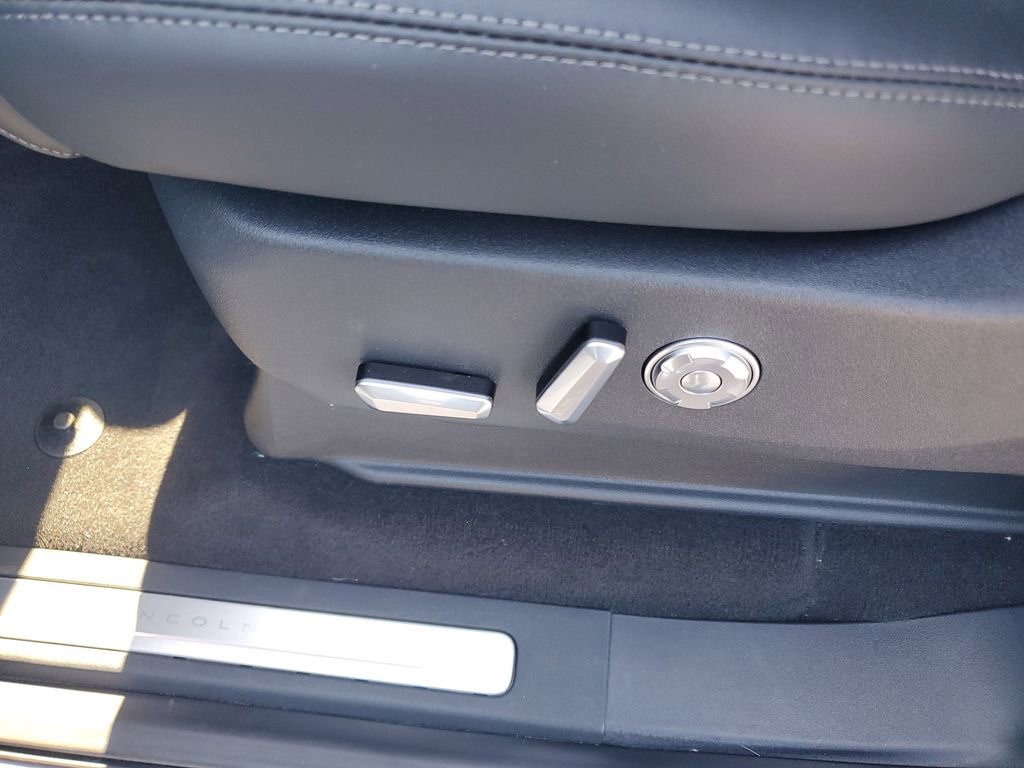 New 2025 Lincoln Navigator L Reserve w/ Jet Appearance Package image 22