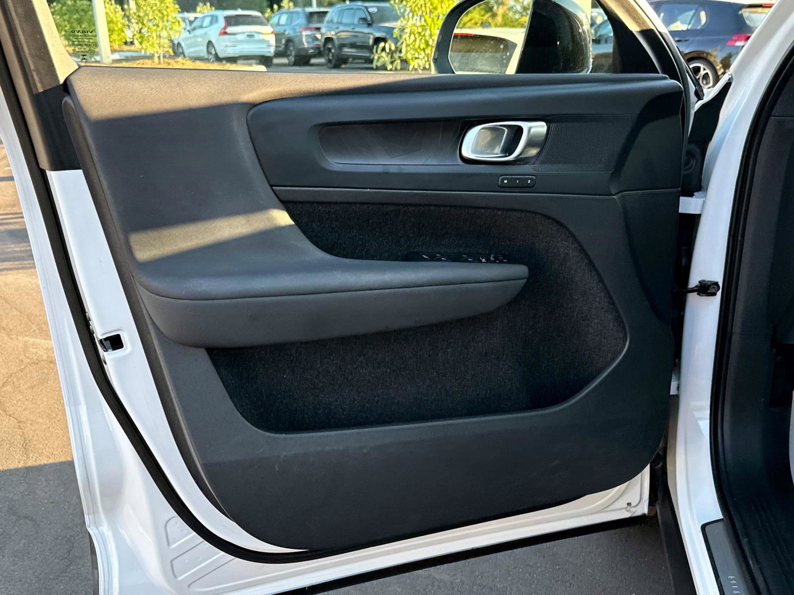 Certified 2023 Volvo C40 P8 Recharge Plus image 17