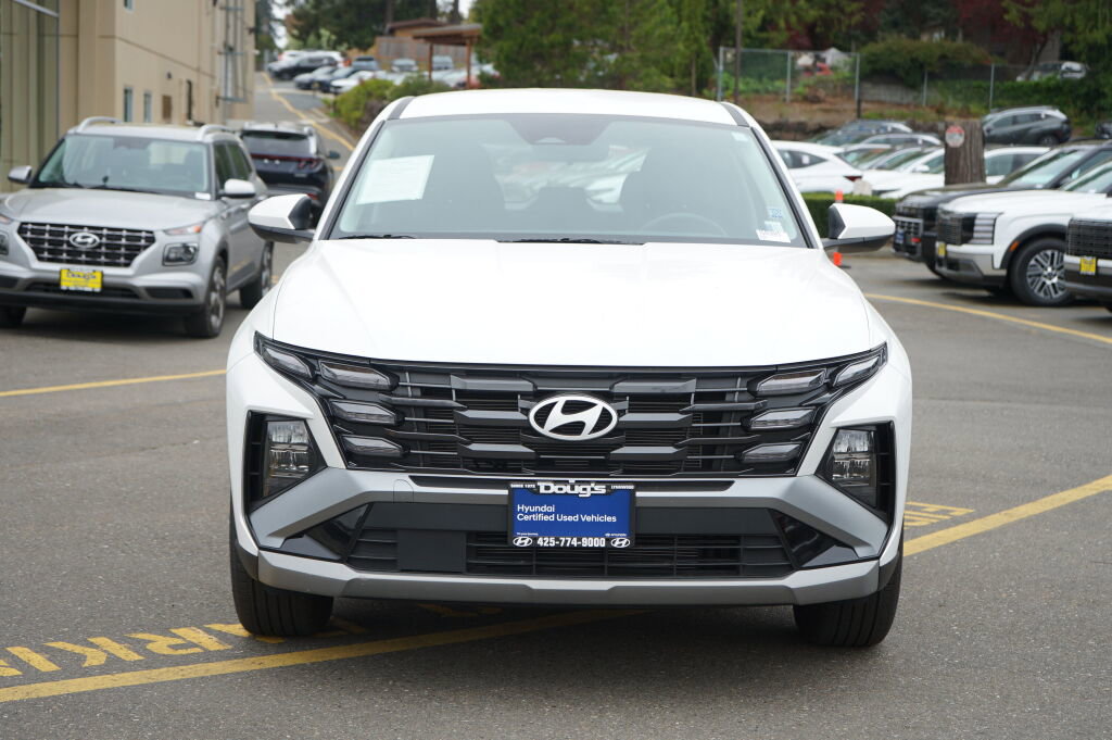 Certified 2025 Hyundai Tucson SE FWD image 2