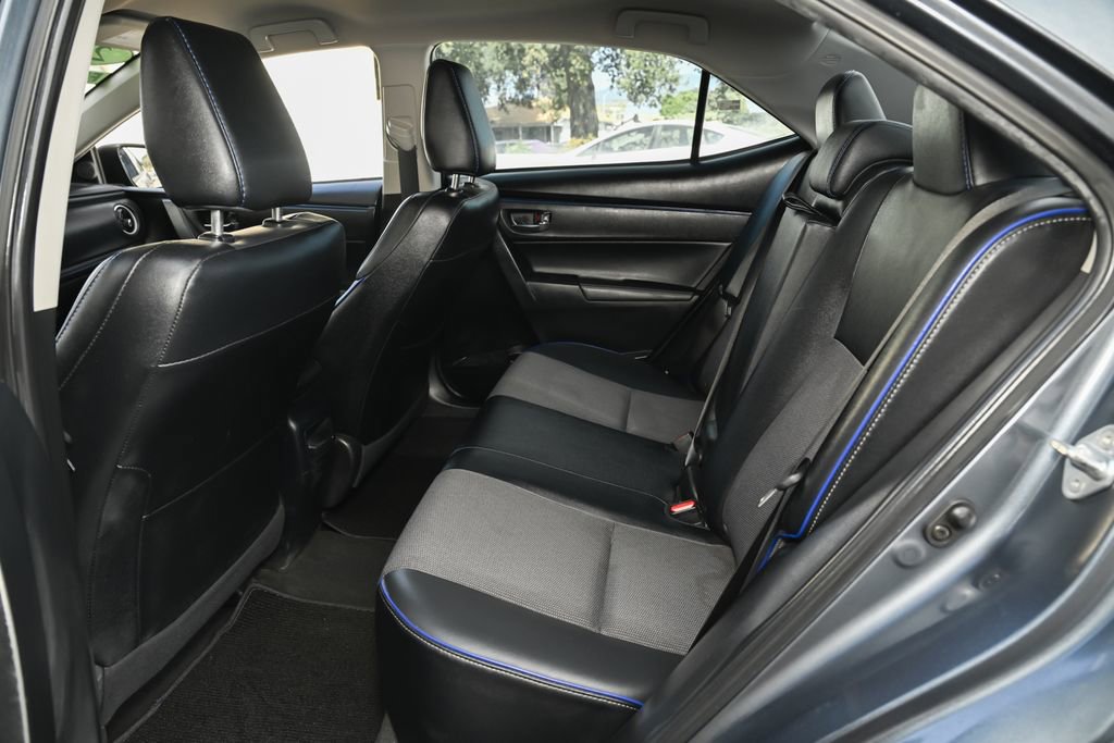 Used 2018 Toyota Corolla SE w/ Carpet Mat Package (TMS) FWD image 32