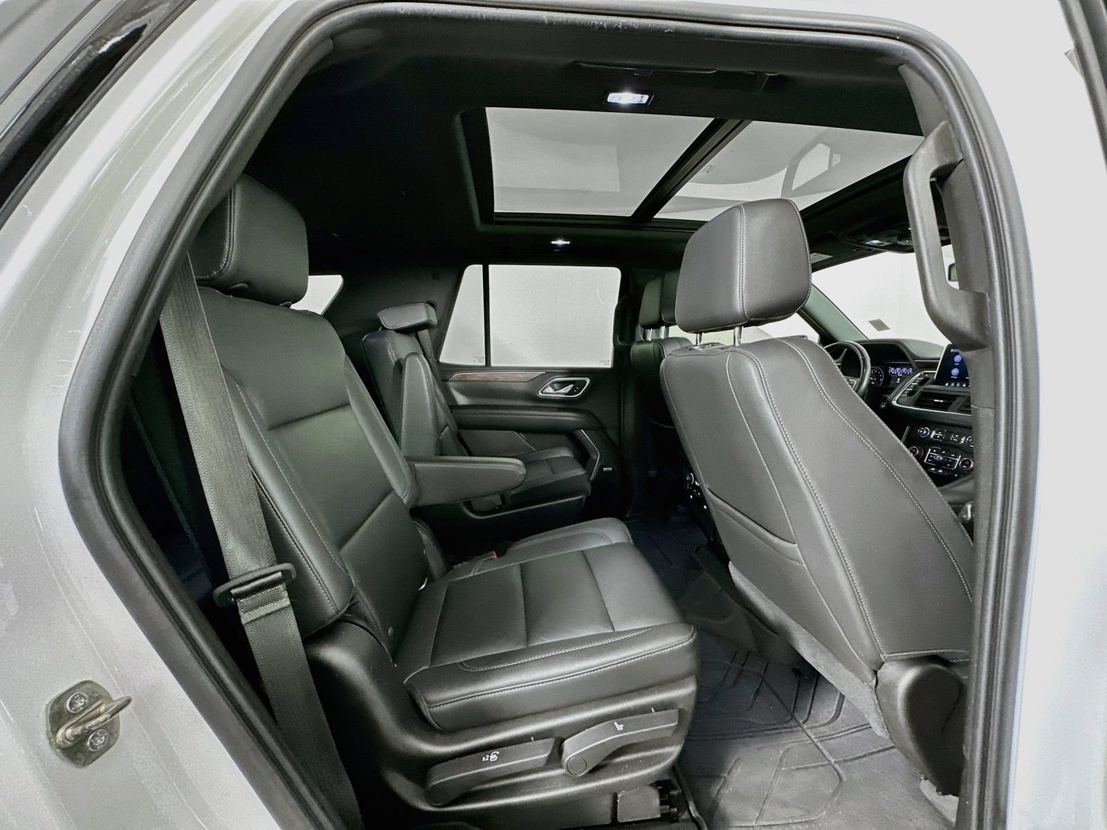 Used 2021 Chevrolet Tahoe Z71 w/ Z71 Off-Road Package AWD/4WD image 31
