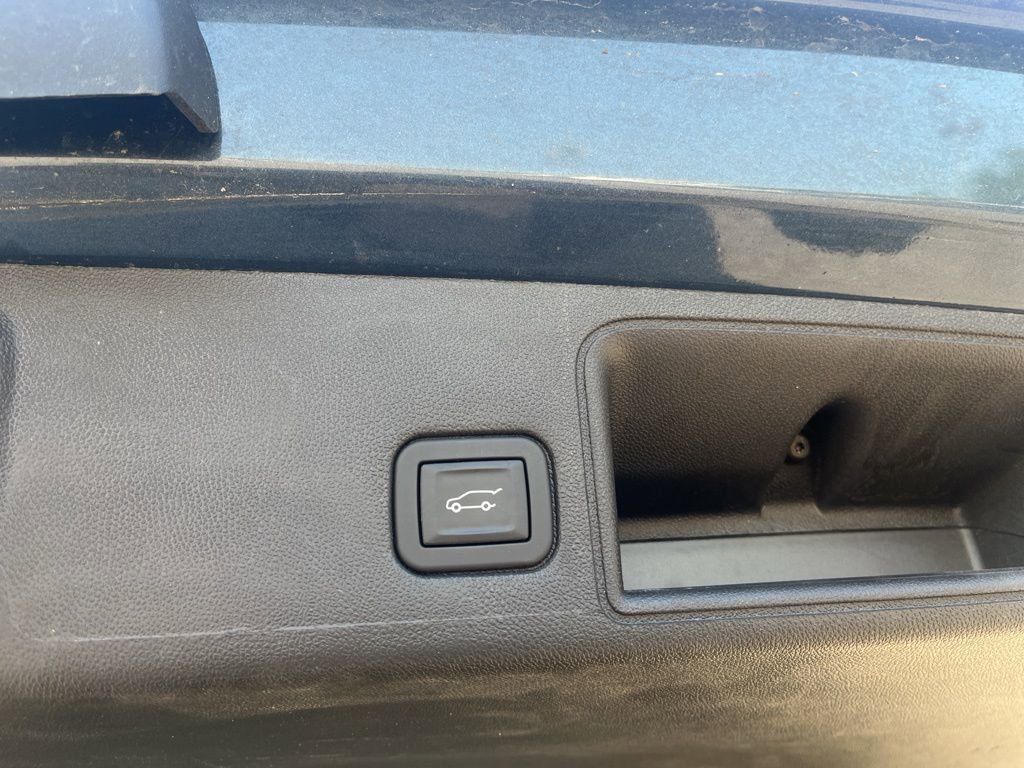 Used 2024 GMC Terrain Denali w/ Denali Premium Package image 10