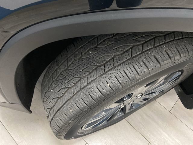 Used 2023 Chevrolet Traverse RS image 39