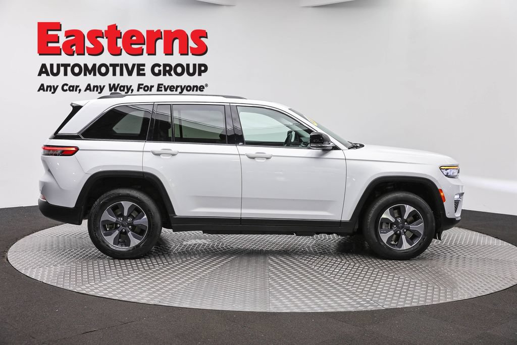 Used 2022 Jeep Grand Cherokee Limited 4xe w/ Luxury Tech Group II AWD/4WD image 4