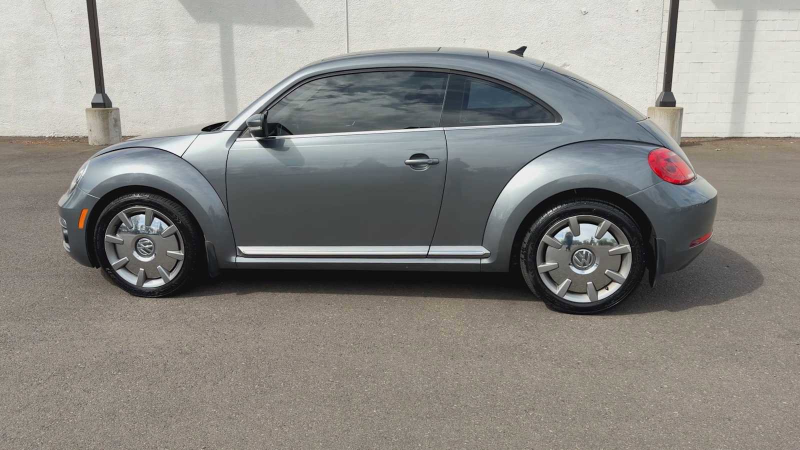 Used 2014 Volkswagen Beetle TDI image 5