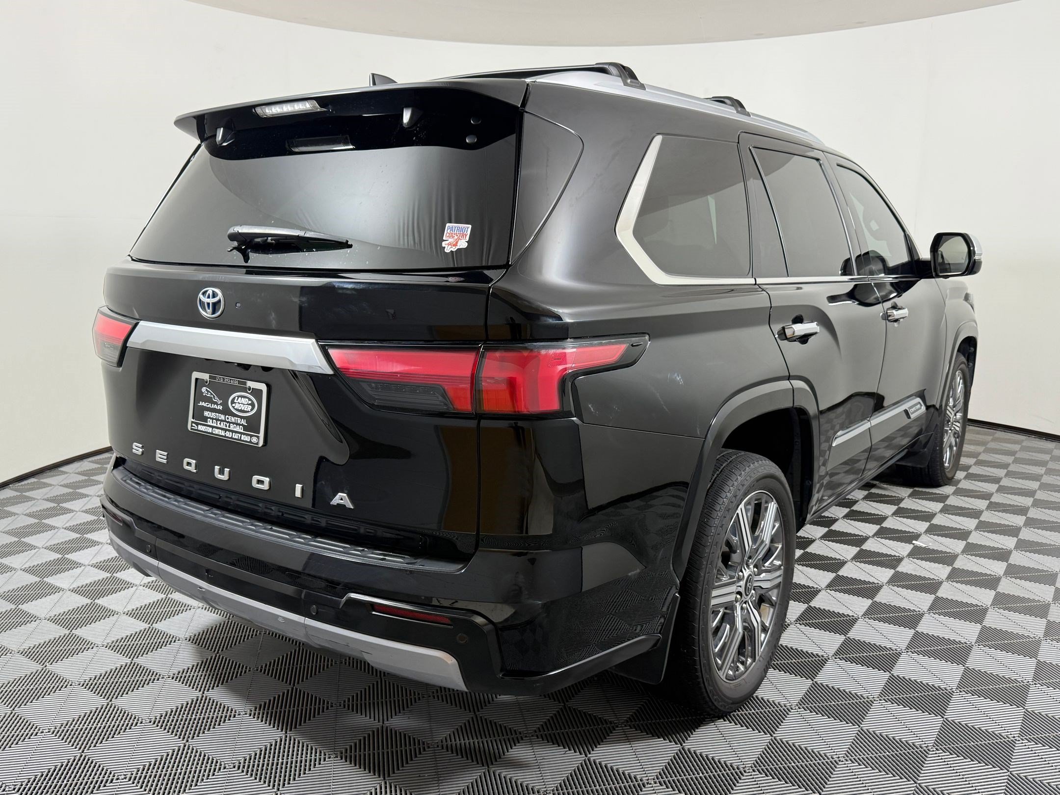 Used 2024 Toyota Sequoia Capstone AWD/4WD image 9