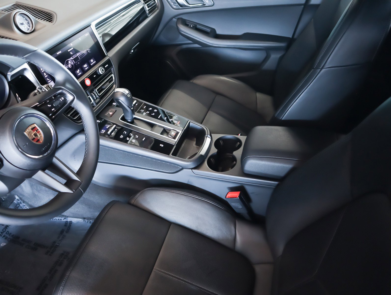 Certified 2025 Porsche Macan image 16