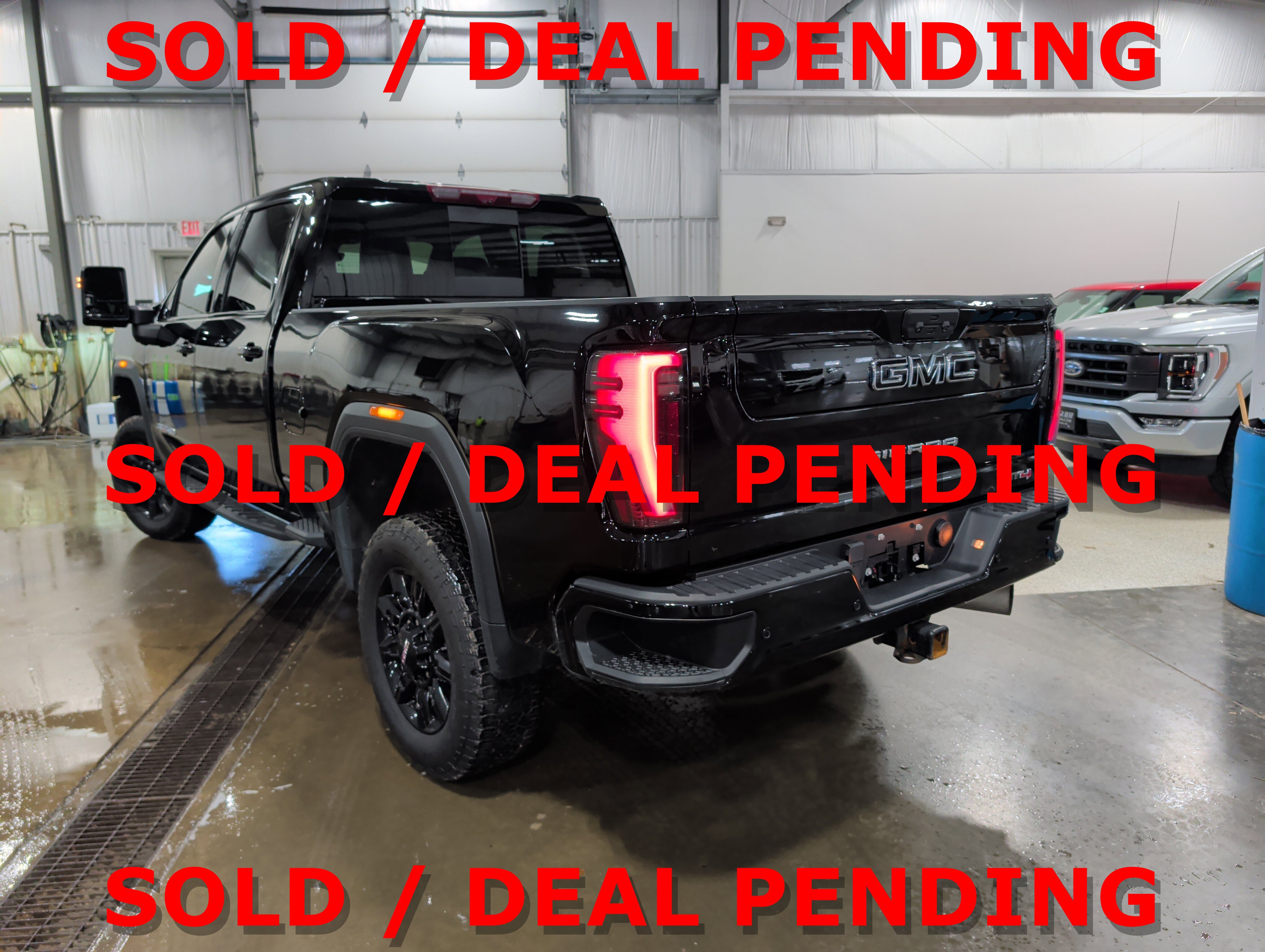 Used 2024 GMC Sierra 2500 AT4 w/ AT4 Premium Plus Package AWD/4WD image 4