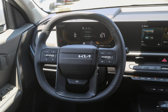 New 2027 Kia Seltos LX FWD image 8