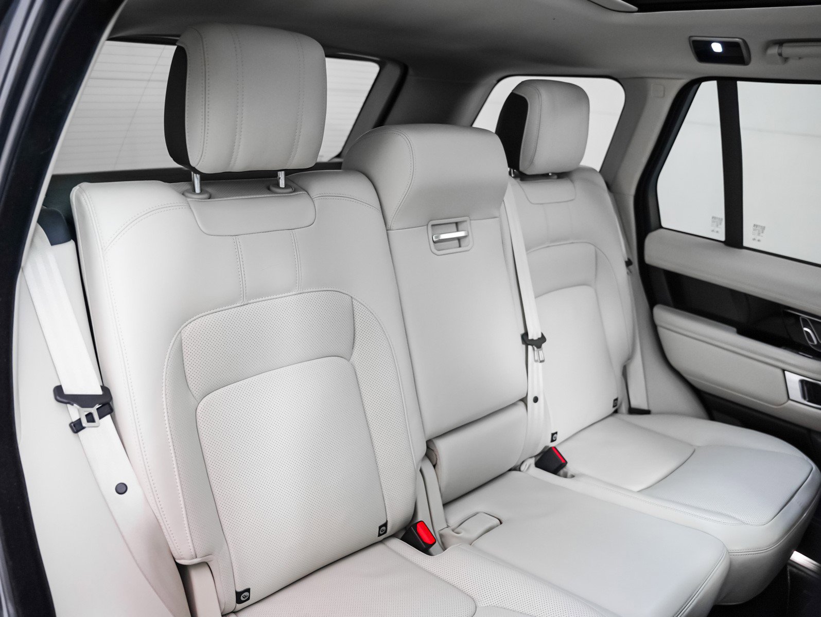 Used 2020 Land Rover Range Rover HSE image 7