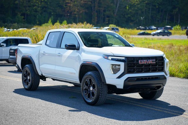 Used 2024 GMC Canyon Elevation image 3