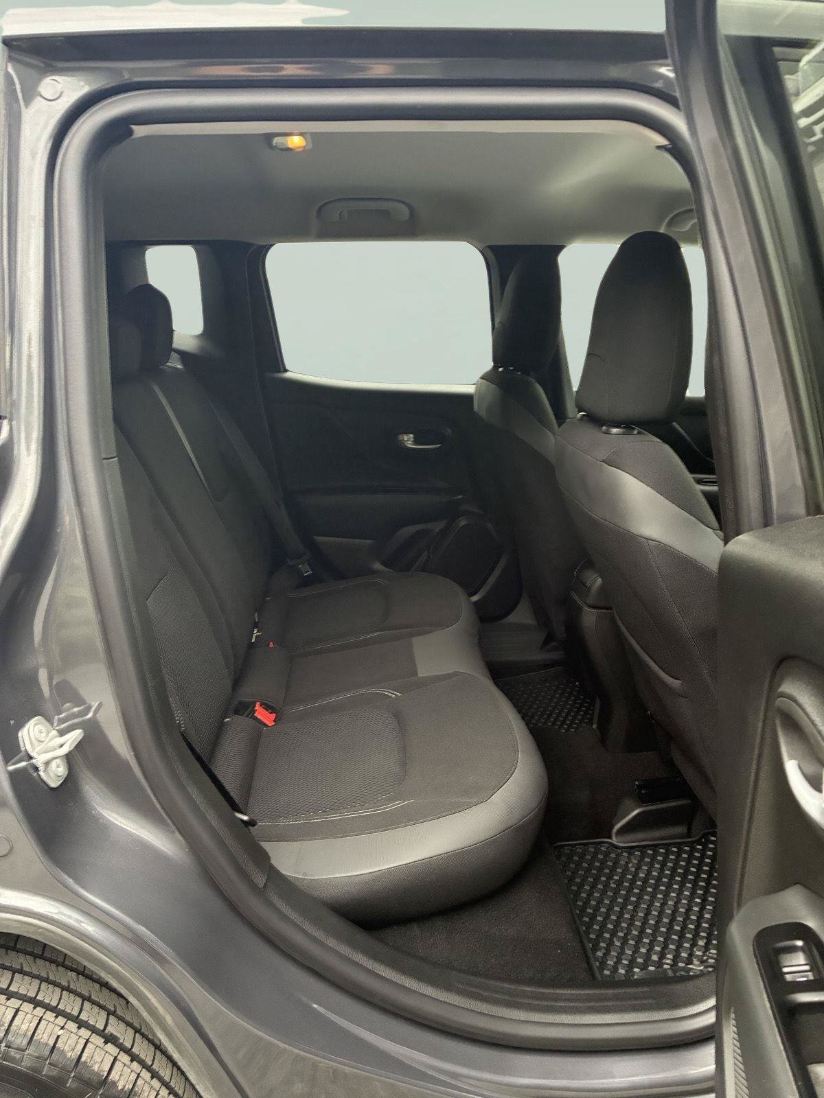 Used 2023 Jeep Renegade Latitude w/ Premium Group AWD/4WD image 11