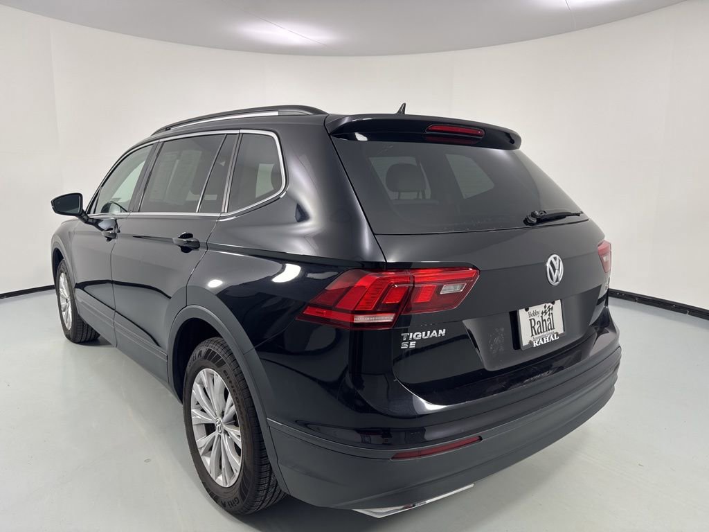 Used 2019 Volkswagen Tiguan SE w/ Panoramic Sunroof Package image 5