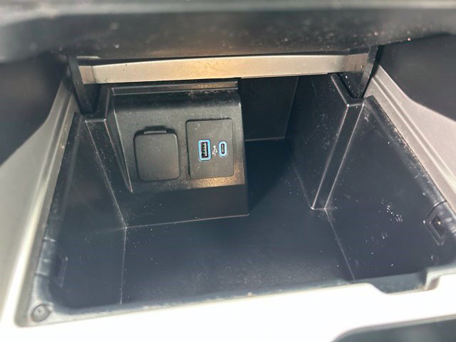 Used 2021 Ford Explorer 2WD image 32