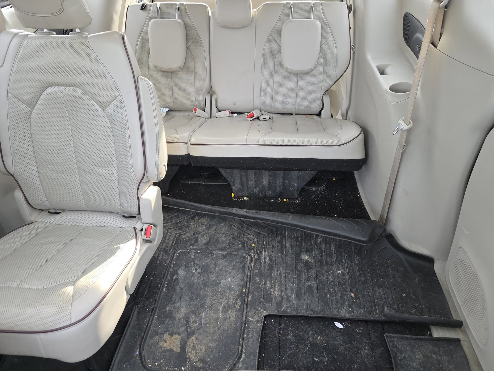 Used 2020 Chrysler Pacifica Limited image 30