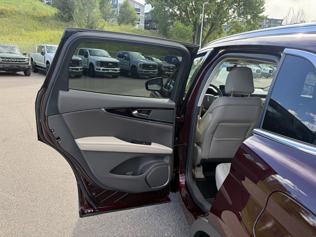 Certified 2022 Lincoln Nautilus Reserve image 17