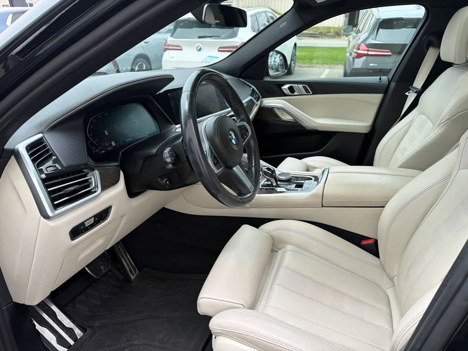 Used 2022 BMW X6 xDrive40i w/ M Sport Package AWD/4WD image 6