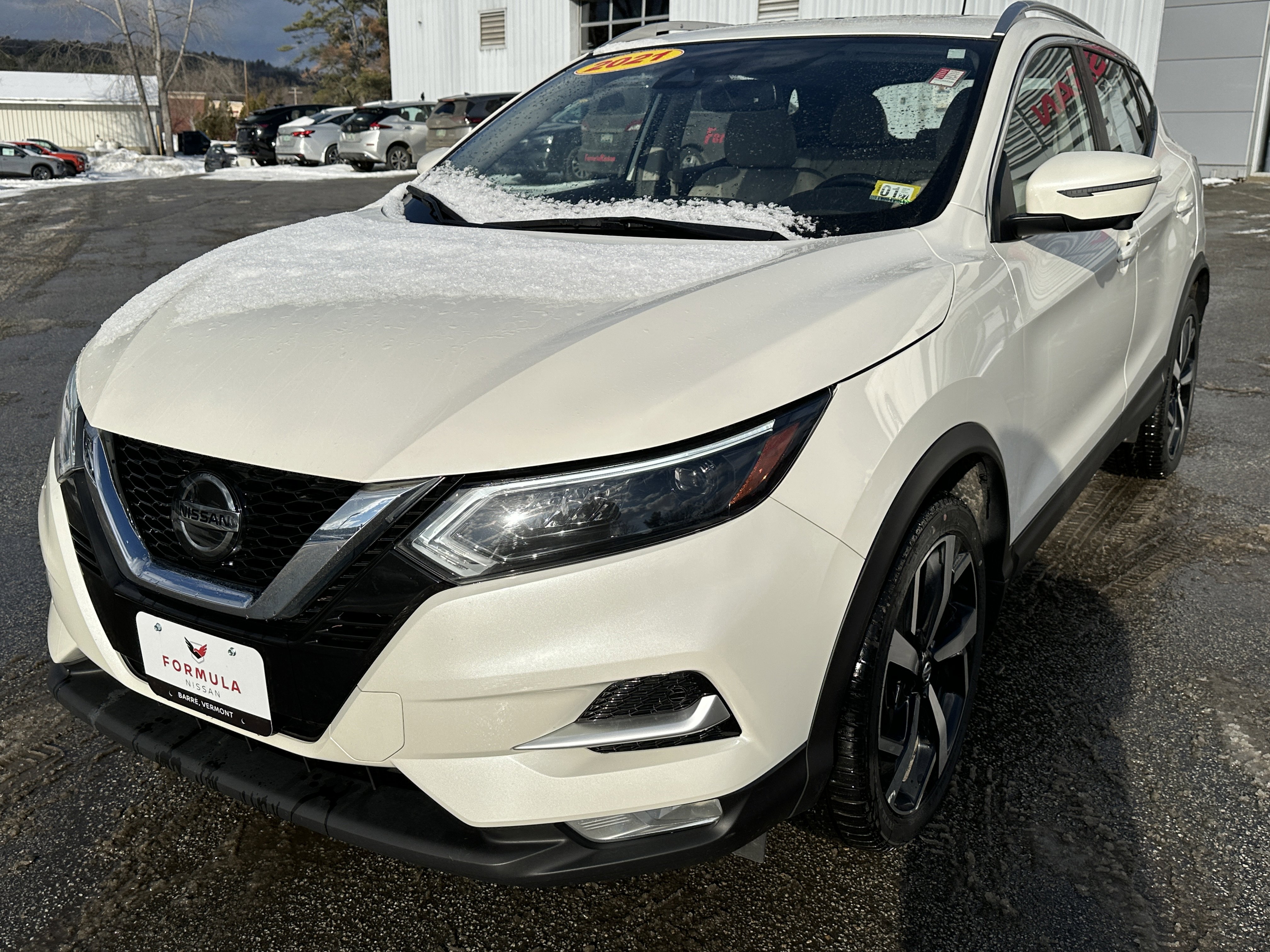 Used 2021 Nissan Rogue Sport SL w/ Premium Package image 3
