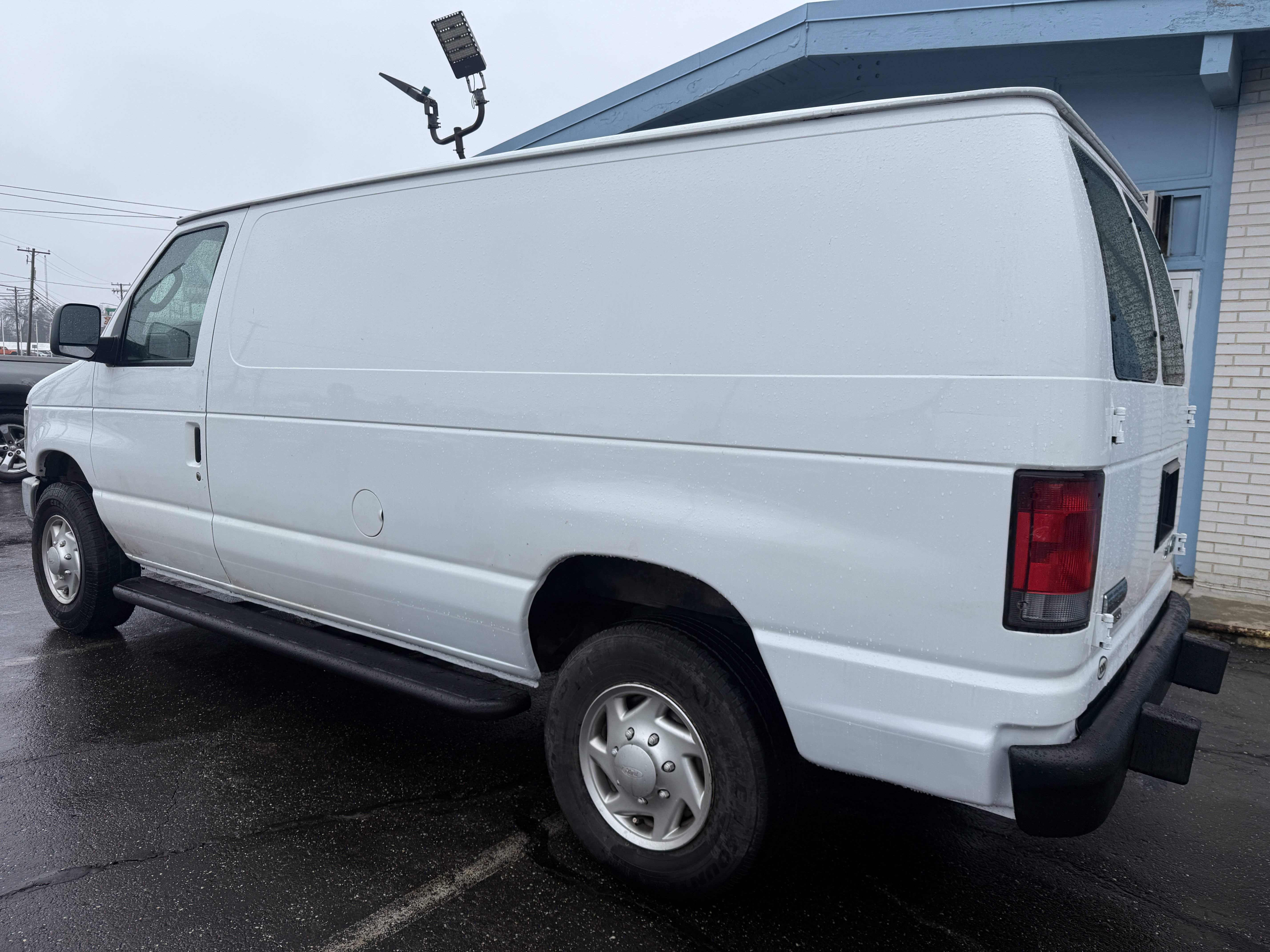 Used 2014 Ford E-250 and Econoline 250 w/ Power Group image 3