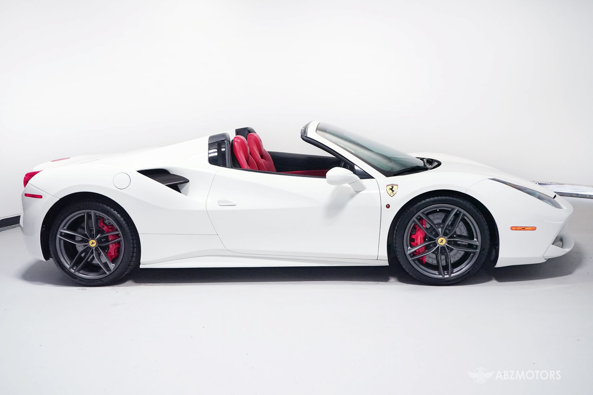 Used 2019 Ferrari 488 Spider RWD image 3