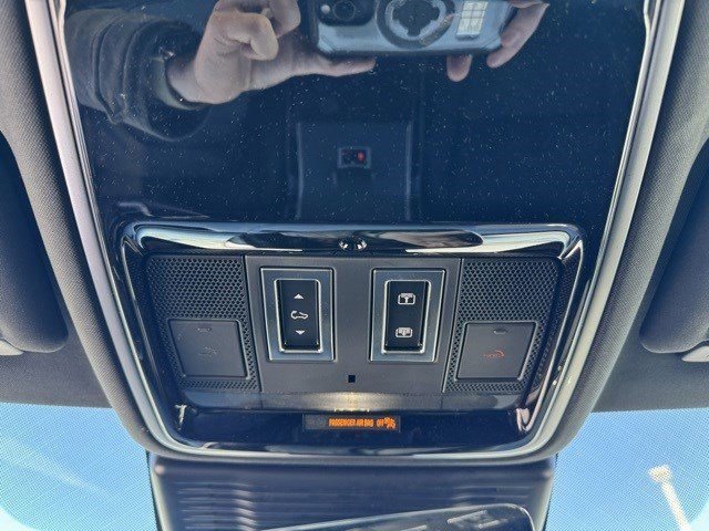 Used 2025 Land Rover Range Rover Velar Dynamic SE image 17