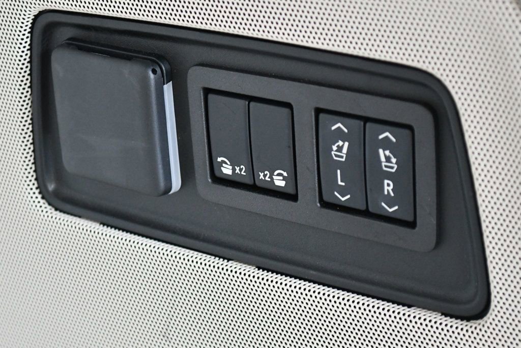 Used 2025 Cadillac Escalade Sport Platinum w/ LPO, ONYX Package image 53