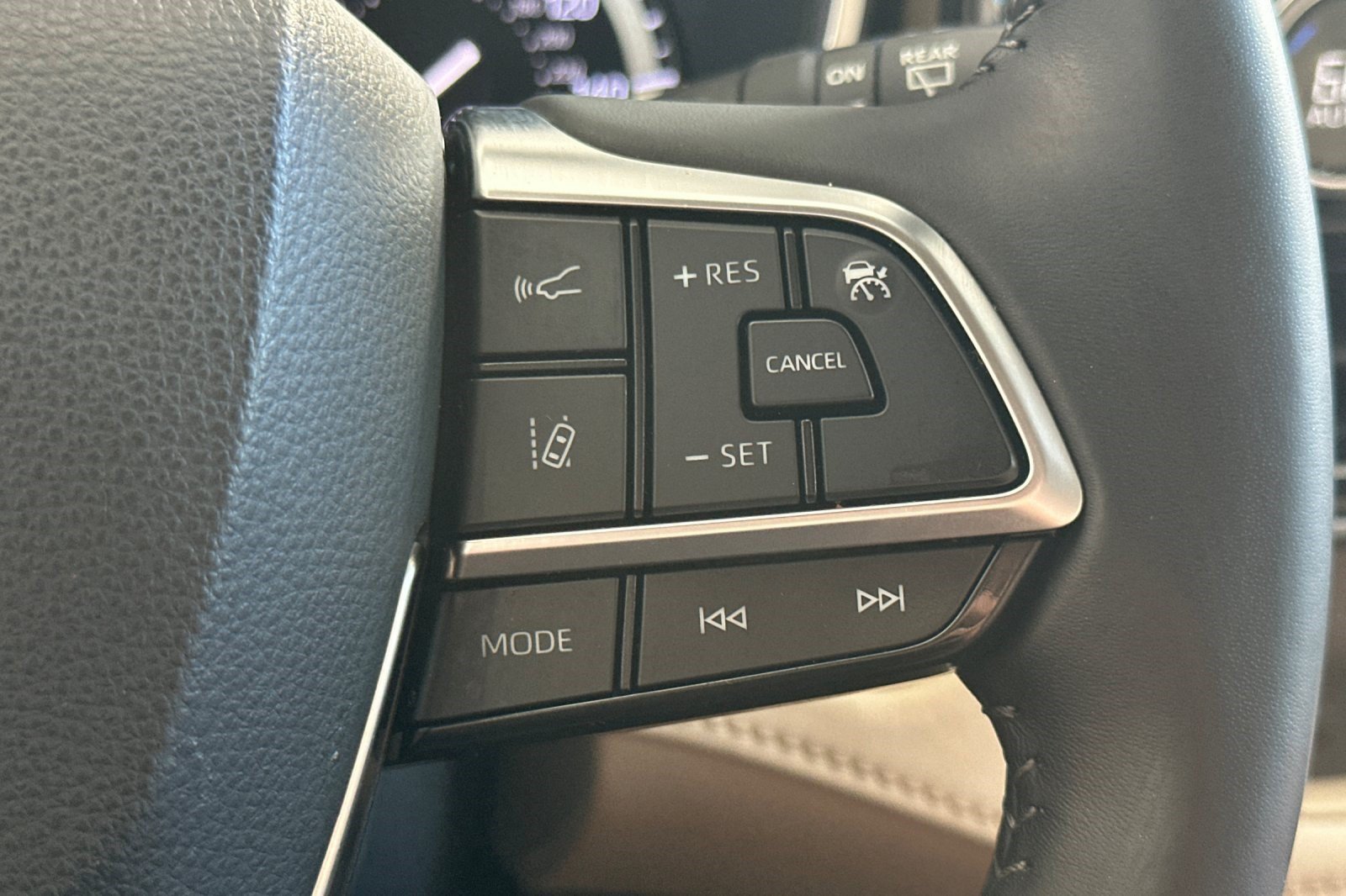Used 2021 Toyota Highlander XLE FWD image 30