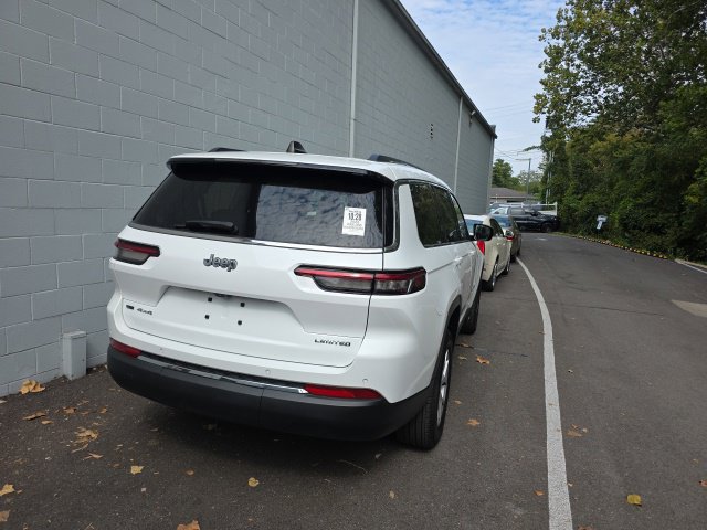 Used 2023 Jeep Grand Cherokee L Limited AWD/4WD image 18