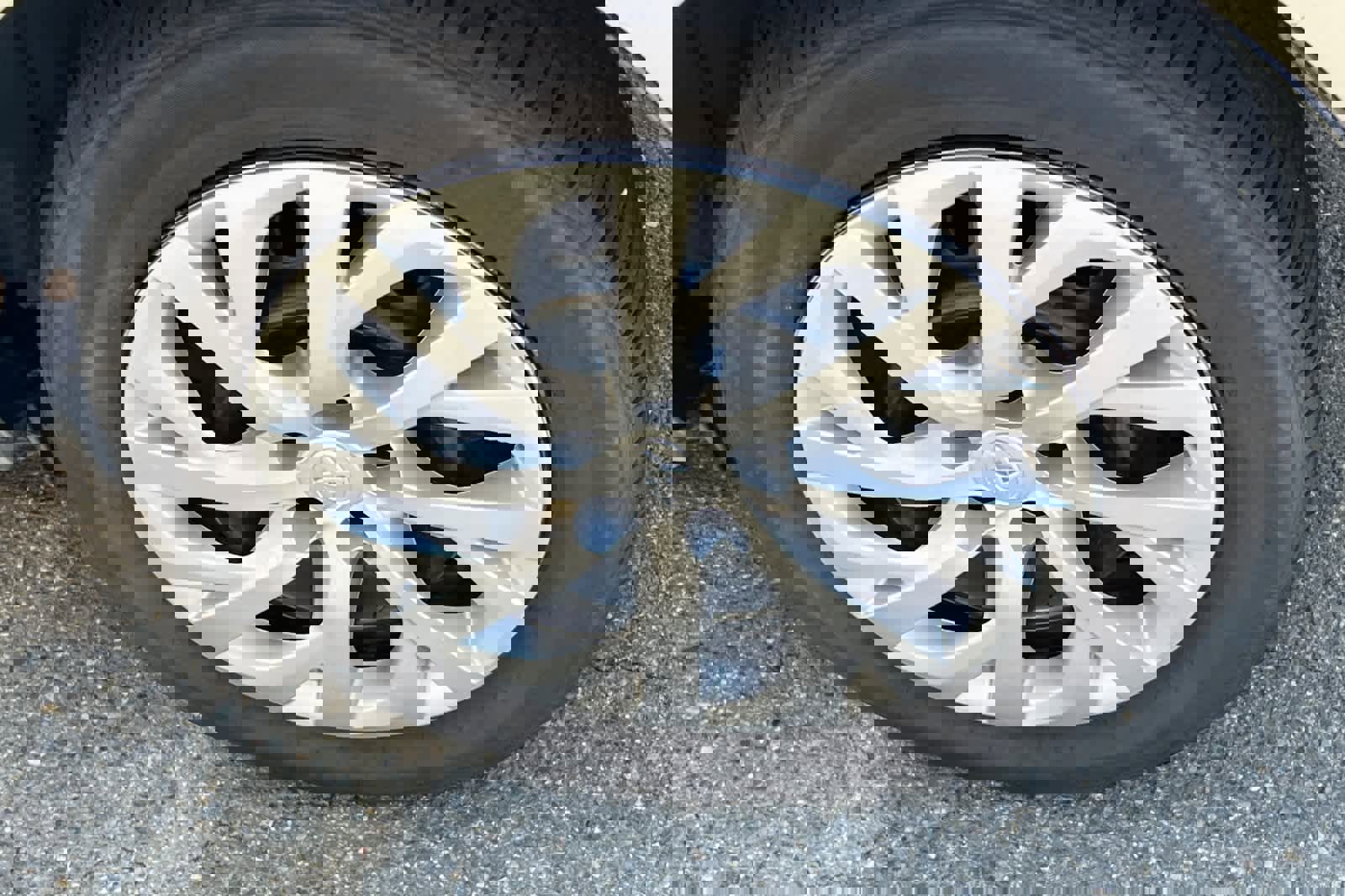 Used 2017 Toyota Corolla LE FWD image 22