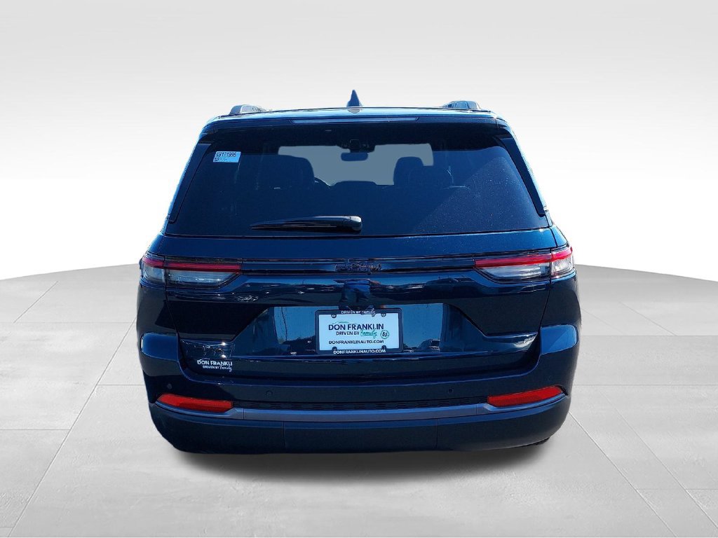 New 2027 Jeep Grand Cherokee Limited w/ Limited Altitude Package AWD/4WD image 4