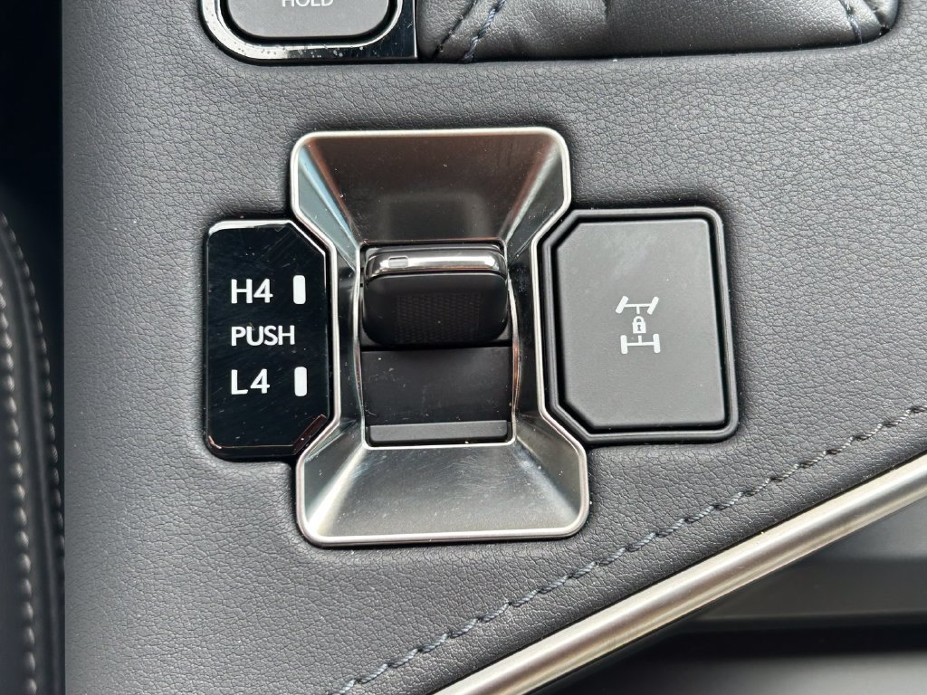 Used 2024 Lexus GX 550 w/ Accessory Package (2T) AWD/4WD image 35