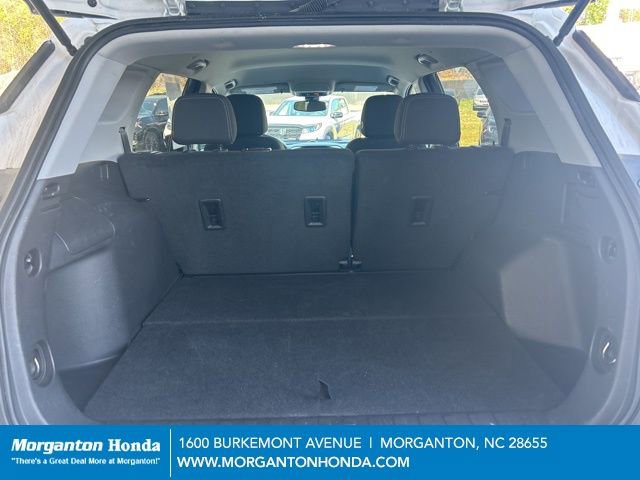 Used 2024 GMC Terrain SLE image 28