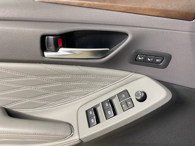 Certified 2019 Toyota Avalon Limited w/ Advanced Safety Package FWD image 21