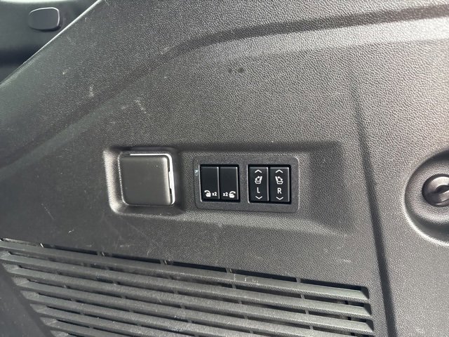 Used 2021 Chevrolet Tahoe Z71 w/ Z71 Signature Package image 13