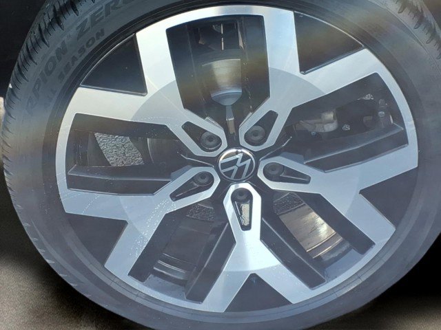 Certified 2023 Volkswagen Taos SEL image 6